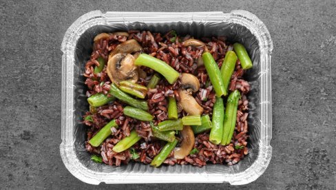 IDEALAN POSNI RUČAK ZA KRSTOVDAN: Probajte musaku sa boranijom, pečurkama i pirinčem, sigurno je po ukusu cele porodice