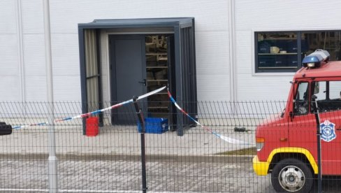 JUTRO NAKON MASOVNOG TROVANJA U ALEKSINCU: Fabrika zatvorena, na licu mesta vatrogasci (FOTO/VIDEO)
