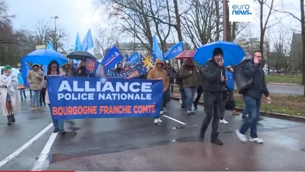 ТРАЖЕ БОЉЕ УСЛОВЕ РАДА ТОКОМ ОИ: Француски полицајци одржали једнодневни штрајк (ВИДЕО)