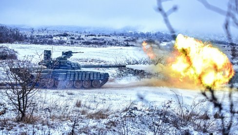 БРИТАНСКО МИНИСТАРСТВО ОДБРАНЕ: ”Русија може да произведе 100 тенкова месечно, задржавајући капацитете да надохнади губитке” (ВИДЕО)