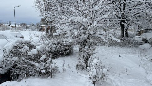 NEVEROVATNO: U ovom gradu prekjuče izmereno +20 stepeni, a danas je prekriven snegom (FOTO)