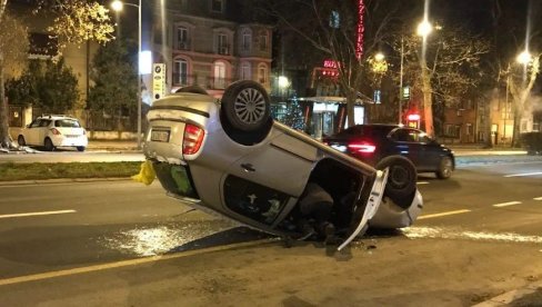 AUTOMOBIL ZAVRŠIO NA KROVU: Saobraćajna nesreća u Novom Sadu (VIDEO)