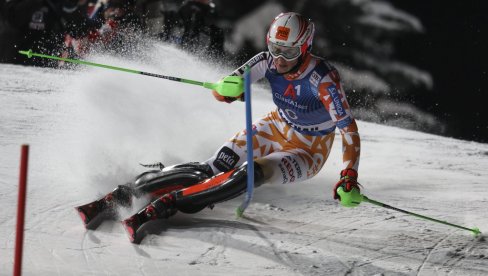 КРАЈ СЕЗОНЕ ЗА ВЛХОВУ: Тешак пад скијашице у словачкој Јасни