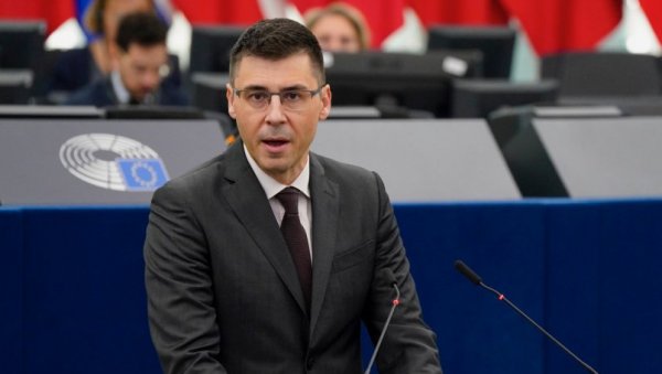 ОПОЗИЦИЈА НЕ БИ ТРЕБАЛО ДА ОПАЊКАВА СВОЈУ ЗЕМЉУ: Европски посланик Андор Дели - ЕП се окомила и на Србију и на Мађарску јер имамо свој став
