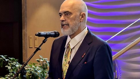 ПОЗНАТИ АЛБАНСКИ КОМИЧАР У ТРЦИ ЗА ГРАДОНАЧЕЛНИКА:  Тирана у рукама имитатора?