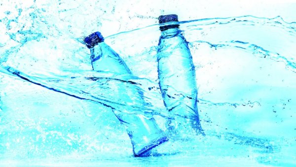 АМЕРИКАНЦИ ЗАБРИНУТИ: Флаширана вода садржи до 100 пута више пластике него што се мислило