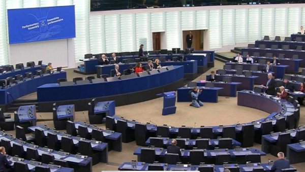 ОВУ СЛИКУ НЕЋЕТЕ ВИДЕТИ НА Н1 И НОВОЈ С: Празна сала скупштине Савета Европе, Мариникин штрајк је више него успео (ФОТО)