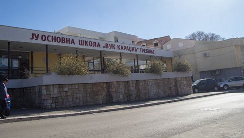 ЛАКШЕ ДО КАБИНЕТА: У ОШ Вук Караџић у Требињу у току је изградња лифта за децу која имају отежано кретање