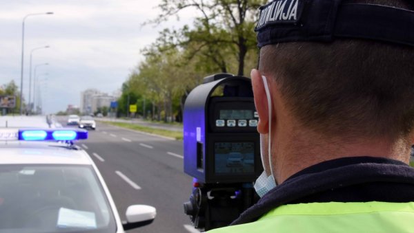 ВОЗИО ОПЕЛ СКОРО 200 НА САТ: Суботичка полиција из саобраћаја искључила двојицу возача