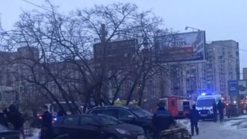 (UZNEMIRUJUĆI VIDEO) Autobus izleteo na trotoar, četvoro ljudi teško povređeno