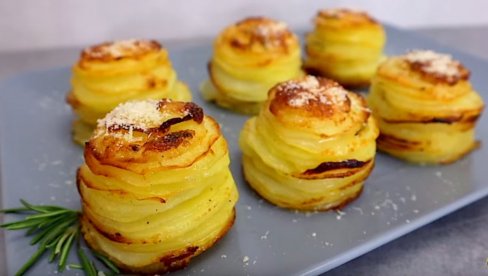 HRSKAV, NEODOLJIV I ZA NAJMLAĐE: Probajte pečeni krompir sa parmezanom, savršen prilog uz pečenje (VIDEO)