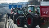 OBRUČ PROTESTA SE STEŽE OKO PARIZA: Poljoprivrednici napravili haos u Fracuskoj, traktori na ulicama, saobraćaj u kolapsu (VIDEO)