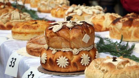 SVEDOCI OČUVANJA PRAVOSLAVNE BAŠTINE: U Smederevu održana smotra Slavski kolač (FOTO)