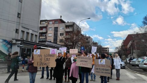 „SVE NA SVETU RODILA JE MAJKA“: Šetnja protiv akušerskog nasilja u Vranju