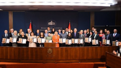 SVETOSAVLJE NAM JE INSPIRACIJA: U Vladi Srbije uručene svetosavske nagrade za izvanredne rezultate u obrazovanju i vaspitanju