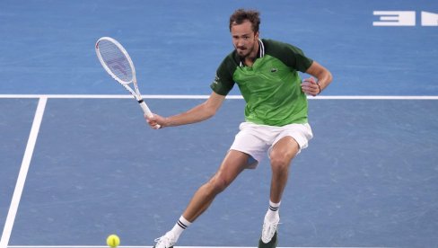 DERBI ČETVRTFINALA: Medvedev i Zverev se sastaju na betonu posle skoro dve godine
