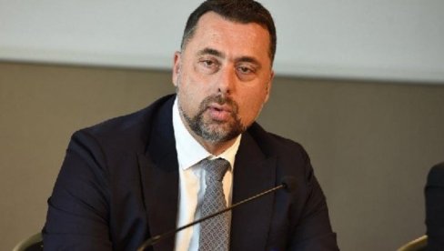 САМОХРАНА МАЈКА СА ДОНАТОРКОМ БУБРЕГА ПУТУЈЕ У ИСТАНБУЛ: Ђуровић уплатио 28.000 евра за Бојанино лечење