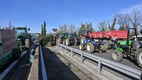 HAOS U FRANCUSKOJ, OPSADA PARIZA: Poljoprivrednici počeli blokadu auto-puteva, 15.000 policajaca spremno da reaguje