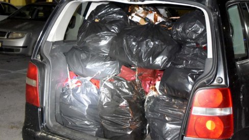SUMNJA SE NA ŠVERC AKCIZNIH PROIZVODA: Policija pronašla 227 kilograma rezanog duvana i sto boksova cigareta