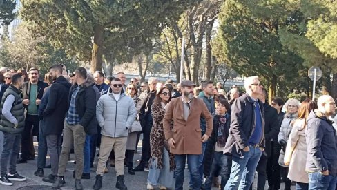 PROTEST SINDIKATA UPRAVE I PRAVOSUĐA U PODGORICI: Ako se Vlada ogluši na protest, spremni smo i na štrajk