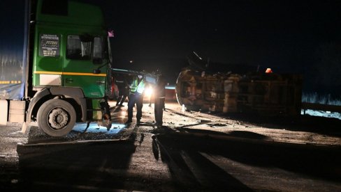 KOMBI ZAVRŠIO NA BOKU: Prve slike saobraćajne nesreće  kod Bora, šest osoba povređeno (FOTO)