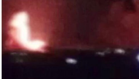 ПОГЛЕДАЈТЕ - СНИМАК ПОГОЂЕНЕ АМЕРИЧКЕ БАЗЕ: Огроман пожар након ракетног удара у Сирији - Огласило се сиријско министарство одбране (ВИДЕО)