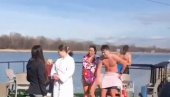 NESVAKIDAŠNJA SCENA NA ADI CIGANLIJI: Beograđani se kupaju kao u sred leta (VIDEO)