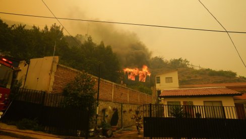 PAKAO AKTIVNIH BUKTINJA NA BAR 165 MESTA: Broje se žrtve najsmrtonosnije vatrene stihije u Čileu