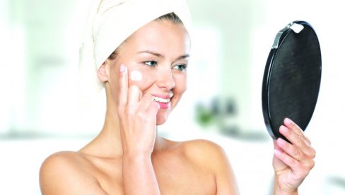 ХИДРИРАЈТЕ КОЖУ ДА СПРЕЧИТЕ ЦРВЕНИЛО: Упозорење дерматолога - зими кожа губи масноћу, реагујте на време