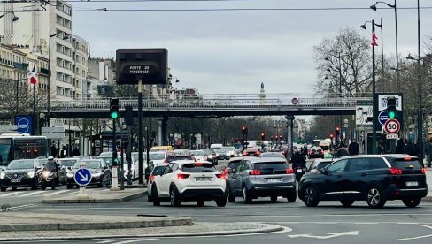 ŠEST SATI PARKIRANJA 225 EVRA! Gradske vlasti Pariza objavile rat džipovima