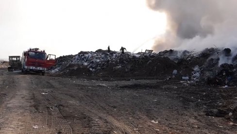 BUKTE POŽARI ŠIROM NEGOTINSKE KRAJINE: Vatrena stihija na deponiji pod kontrolom (FOTO)