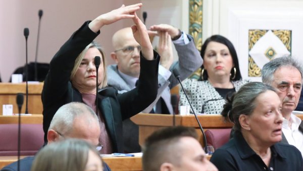 ПРЕВАРИЛИ СТЕ НАРОД, СОРОШЕВЦИ! Хаос у Хрватском сабору после избора новог државног тужиоца (ФОТО)