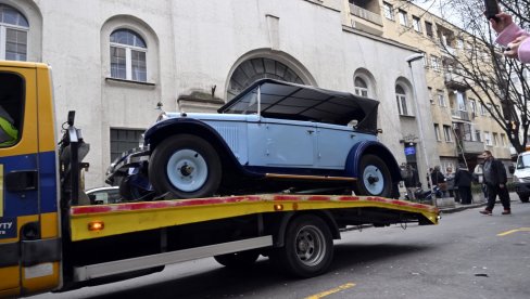 ISELJENI EKSPONATI IZ MAJKE JEVROSIME: Nije poznato gde će biti smešteni oldtajmeri iz Muzeja automobila