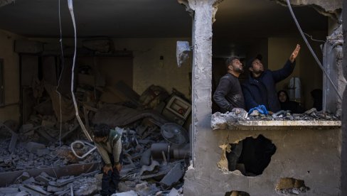 DEVET LJUDI POGINULO U BOMBARDOVANJU GAZE: Pogođena stambena zgrada i obdanište pretvoreno u sklonište za raseljene