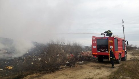 NEGOTINSKA DEPONIJA I DALJE GORI: Vatrogasci će neprekidno gasiti požar 48 sati (Foto)