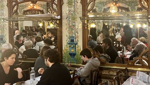 CARSKA GOZBA ZA PROSJAČKI NOVČANIK: U Grad svetlosti vraća se moda jeftinih restorana pred kojima se otežu dugački redovi