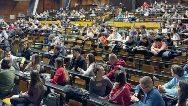 НА УСЛУЗИ БРУЦОШИМА: Студентски парламент Машинског факултета помаже млађим колегама