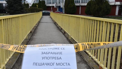 INSPEKTOR PROCENIO OŠTEĆENJA: Zabranjeno korišćenje pešačkog mosta u Ćupriji