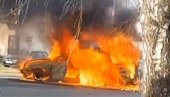 OGROMAN PLAMEN GUTA AUTOMOBIL KOD RUME: Udes izazvao požar, crni dim kulja iz vozila (VIDEO)