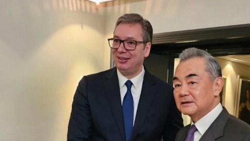 NASTAVIĆEMO DA PODRŽAVAMO SRBIJU: Kineski šef diplomatije - Vučić će voditi srpski narod ka većim dostignućima
