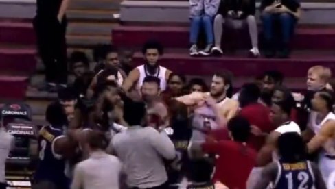 KRVAVI HAOS U AMERICI: Strašna tuča košarkaša, ima povređenih čak i u publici (UZNEMIRUJUĆI VIDEO)
