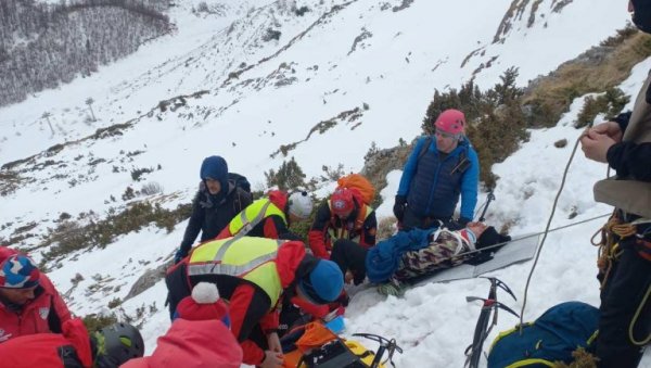 СРБИН ПОВРЕЂЕН НА ДУРМИТОРУ: Горска служба спасавања евакуисала планинара (ФОТО)
