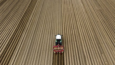 ПОЉОПРИВРЕДНИЦИМА КРЕДИТ УЗ ПОДРШКУ ДРЖАВЕ: Камата за субвенционисане зајмове три одсто