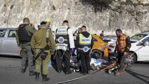PRVI SNIMCI NAPADA NA AUTO-PUTU KOD JERUSALIMA: Izašli i počeli da pucaju po automobilima u koloni (FOTO/VIDEO)