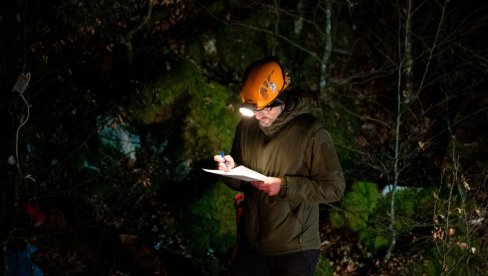DOBRE VESTI IZ SLOVENIJE: Spasen speleolog koji je upao u pećinu