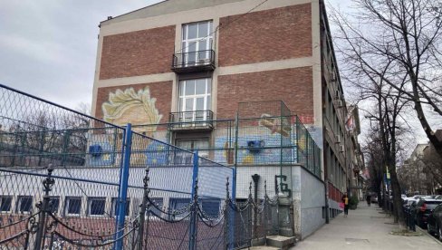 РОДИТЕЉИМА СТИГАО ЗАСТРАШУЈУЋ МЕЈЛ ИЗ РИБНИКАРА: Човек експресно ухапшен испред школе, ево и зашто