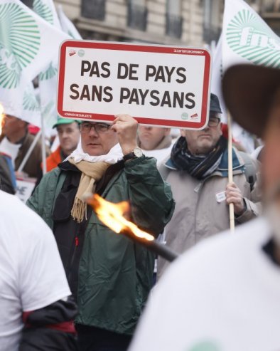 ISTE CENE ZA CELU EVROPU: Protest na Međunarodnom sajmu poljoprivrede u Parizu
