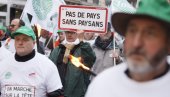 ХАПШЕЊА НАКОН СУКОБА ФАРМЕРА И ПОЛИЦИЈЕ У ПАРИЗУ: Активисти пробили капију сајма, траже да Макрон поднесе оставку