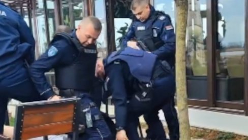 STANITE LJUDI, NIJE PRAVI, TO JE IGRAČKA: Policija na Ada Huji privela muškarca koji je šetao sa replikom pištolja (VIDEO)