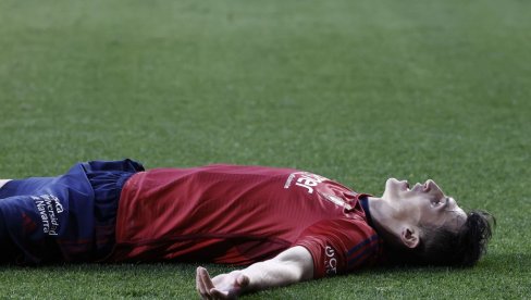 HOROR! Hrvatski fudbaler krvave glave pao na teren, a onda izgubio svest